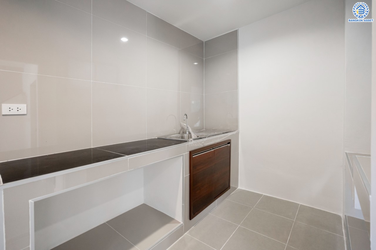 บ้านมือสองตกแต่งใหม่ ม.เดอะวิลล่า ราชพฤกษ์-ท่าอิฐ หลังมุม แบรนด์ Property Perfect โซนต้นโครงการ เดินทางสะดวก เนื้อที่ 23.9 ตร.ว. ฟังก์ชัน 3 ห้องนอน 2 ห้องน้ำ จอดรถได้ 1 คัน บนทำเลเชื่อมต่อทั้ง ถ.รัตนาธิเบศร์ และถ.ราชพฤกษ์ และเพียง 10 นาทีถึงรถไฟฟ้า "สถานีบางรักน้อยท่าอิฐ"...